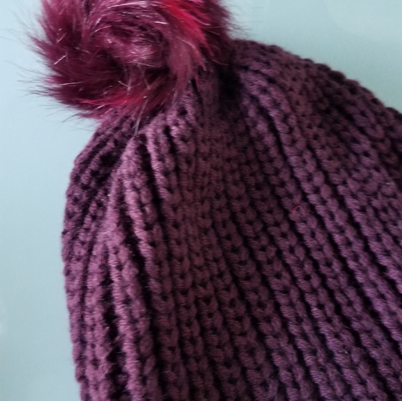 POM POM BEANIE - Picture 3 of 3